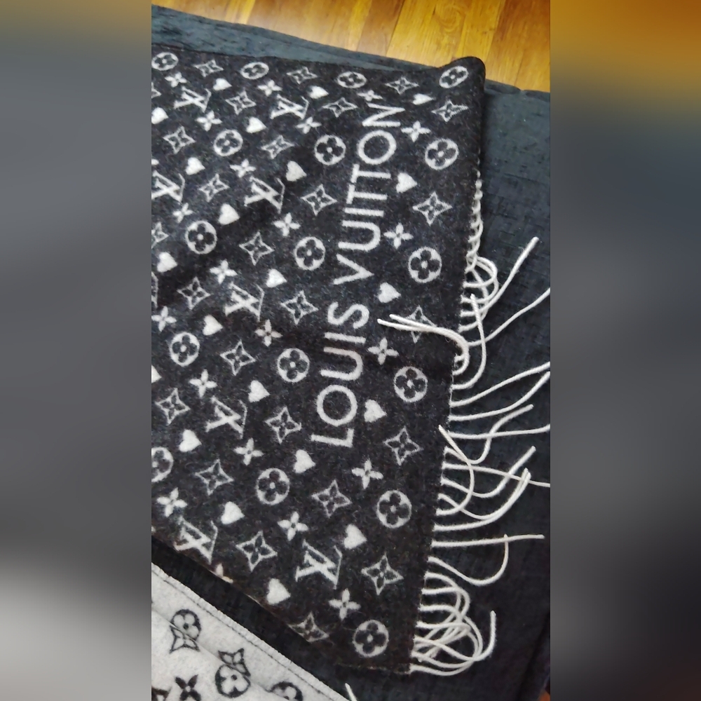 ✨ Brand Designer Inspired  luxury Statement Scarf ✨ - Picture 4 of 8